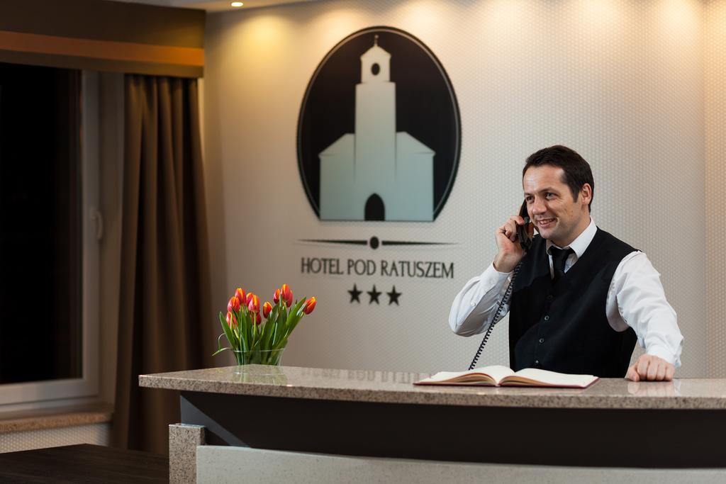 Pod Ratuszem Hotel Wielun Exterior photo